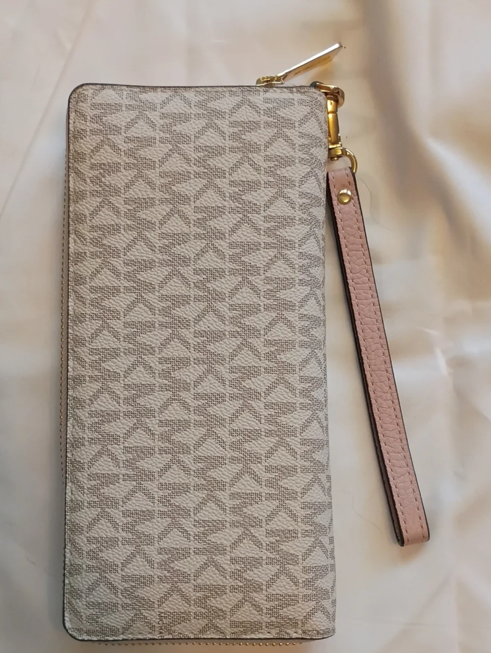 Michael Kors Pink Vanilla Signature Wristlet Wallet